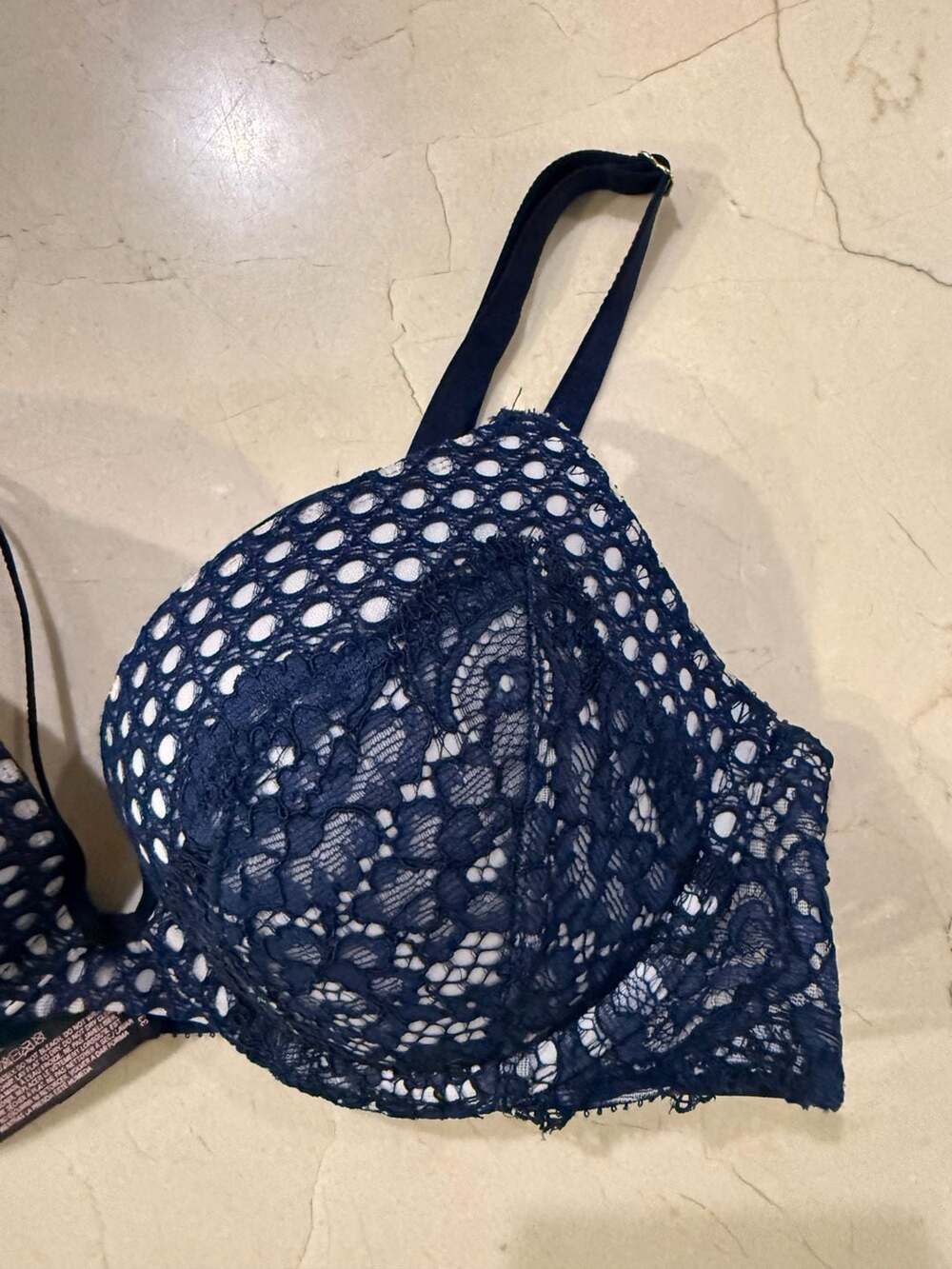 Victoria's Secret Very Sexy Lace Push-Up Bra 34B - Picture 2 of 6